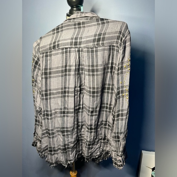 Vintage Havana Flannel Styled Distressed Top - Picture 5 of 8